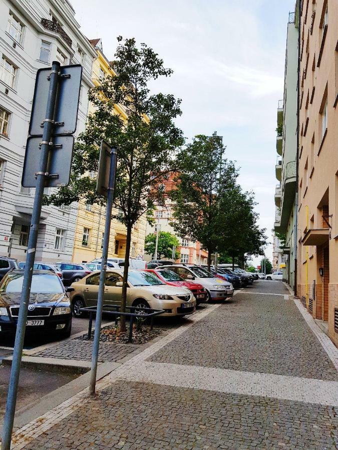 Apartment Stylish A Few Steps From Metro Prag