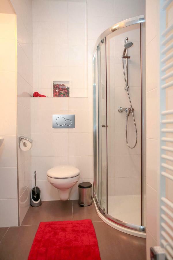 Stylish A Few Steps From Metro Apartment Prag